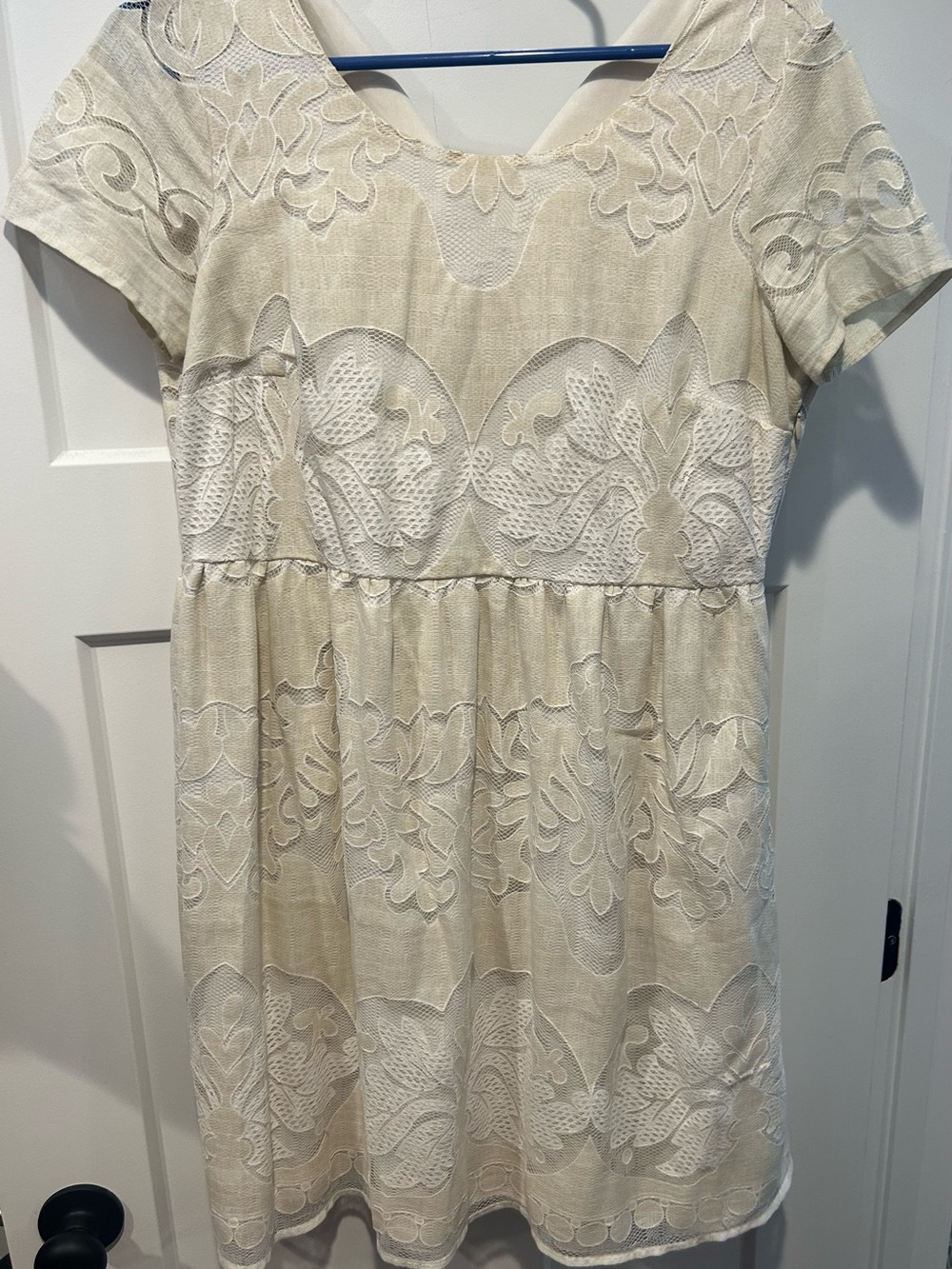 Old Navy Cream Lace Short Sleeve Top